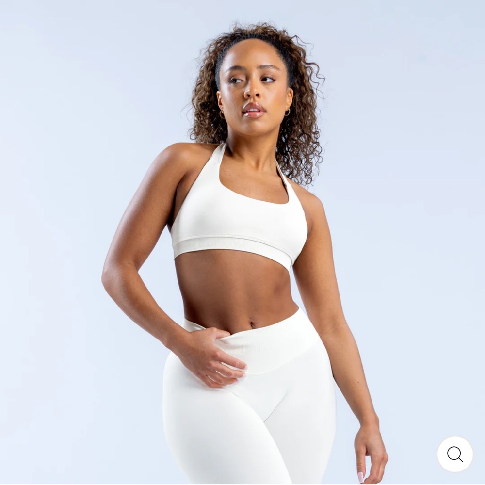Dfyne Impact Halter Neck Bra in Ivory